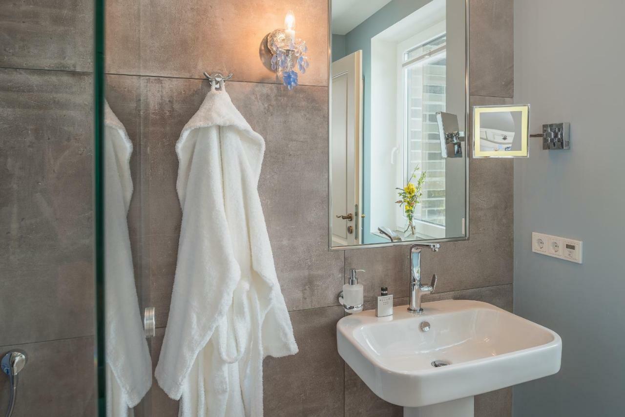Villa Lotsenhaeuser Ruegen - Luxus Ferienhaus - 3 Schlafzimmer - Sauna - Dachterrasse Mit Boddenblick Breege Bagian luar foto